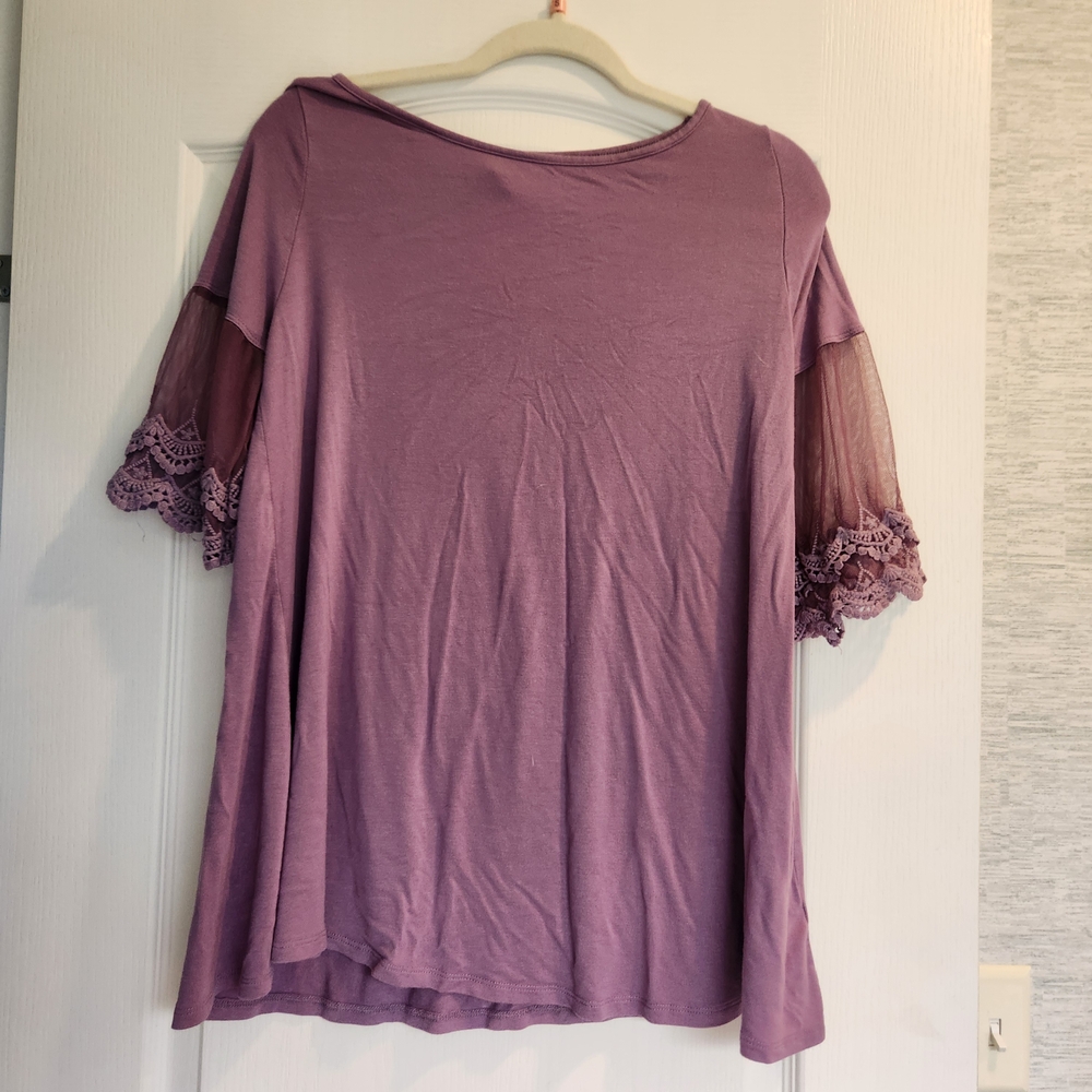 Emerald Brand Lavendar Lace Sleeve Women's Top Size L Euc